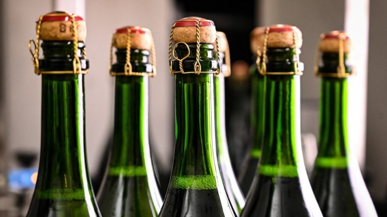 Trump amenaza con triplicar arancel a licores europeos si UE aplica impuesto al whisky de EEUU
