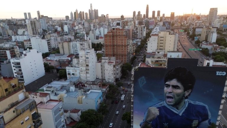 Tribunal de Buenos Aires juzga a médicos acusados de la muerte de Diego Maradona