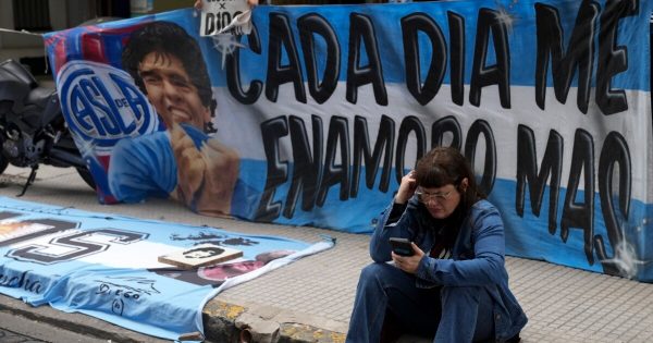 Comienza juicio en Argentina a siete profesionales de la salud por muerte de Maradona