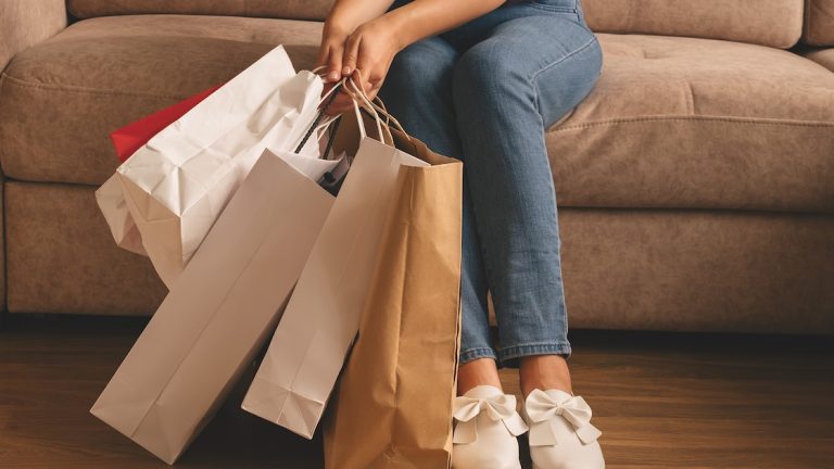 El consumo de los hogares cayó en agosto y cortó ocho meses de cifras positivas: las razones
