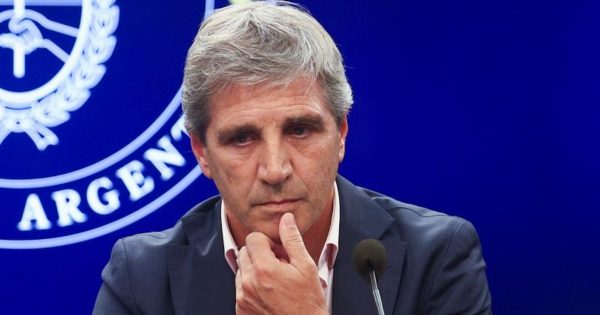 Caputo habló de los nuevos controles cambiarios: “Se cortó un kiosco de unos pocos, la medida favorece a los argentinos”
