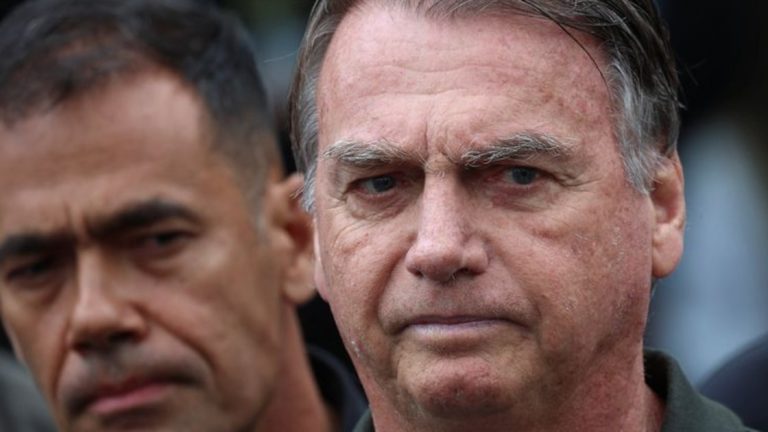 La defensa de Bolsonaro pidió a la Corte Suprema de Brasil el fin de su prisión domiciliaria y de todas las medidas cautelares