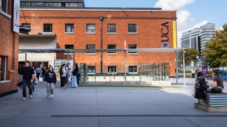 “Descenso sobrerrepresentado”: la UCA cuestionó el dato de baja de pobreza que informó el Indec