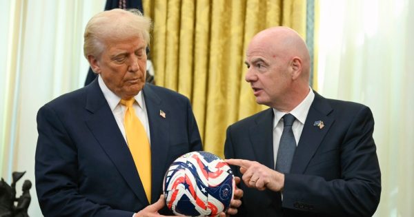 Trump se reúne con Infantino y crea grupo de trabajo que se prepara para albergar el Mundial