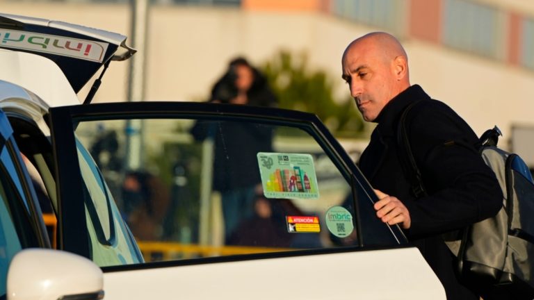 Fiscalía pide que se repita juicio a Rubiales al argumentar parcialidad del juez en caso de beso no consentido