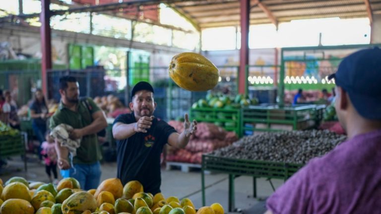 Moneda venezolana se devalúa un tercio en lo que va de 2025 y brecha cambiaria se dispara