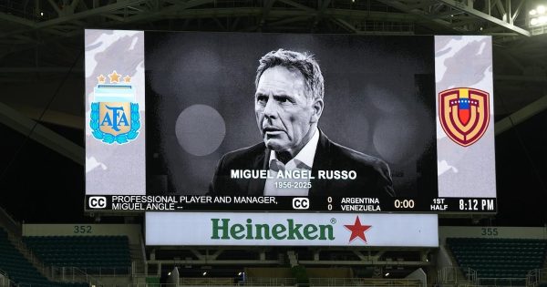 El respetuoso minuto de silencio en Miami en honor a Miguel Ángel Russo antes del partido entre Argentina y Venezuela