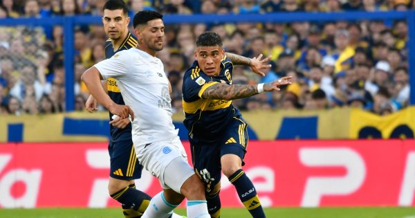 En un frenético partido, Boca Juniors perdió 2-1 ante Belgrano de Córdoba y se alejó de la cima en su zona del Torneo Clausura