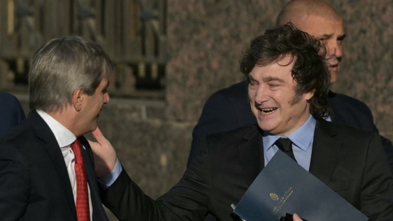 El Gobierno busca concretar el apoyo de EEUU para reencauzar la gestión económica antes de la elección legislativa