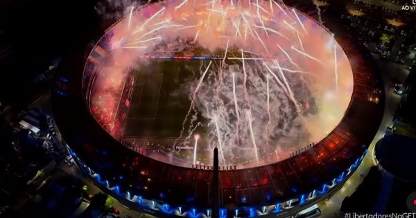 Bengalas, juego de luces y fuegos artificiales: el espectacular recibimiento de Racing ante Flamengo