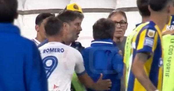 El tenso cruce de Guillermo Barros Schelotto con Ariel Holan tras el triunfo de Rosario Central ante Vélez: “Problema mío”