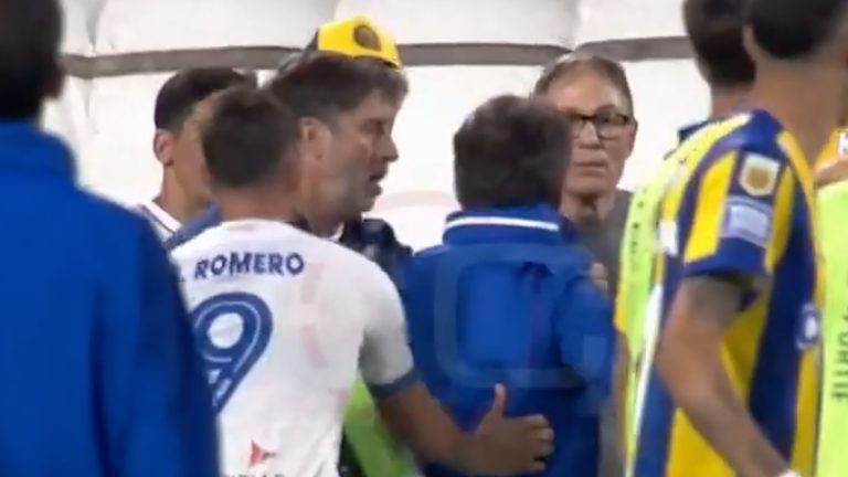 El tenso cruce de Guillermo Barros Schelotto con Ariel Holan tras el triunfo de Rosario Central ante Vélez: “Problema mío”