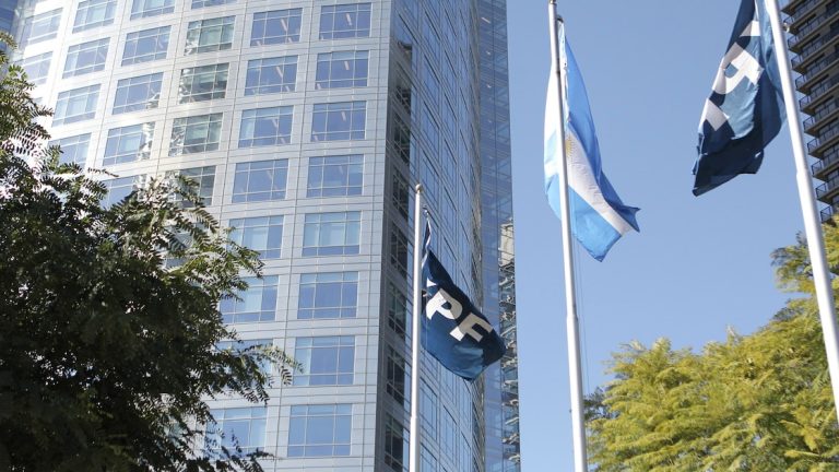 AmCham respaldó a la Argentina en la causa YPF y advirtió sobre riesgos para la economía y la seguridad jurídica