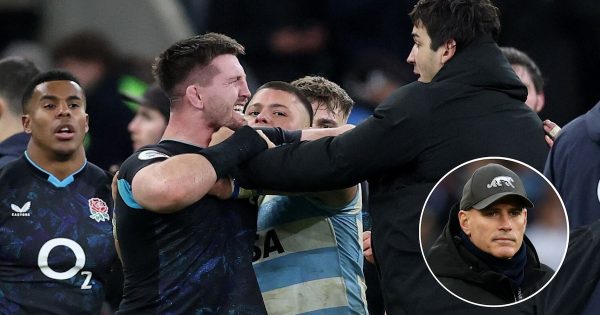 El entrenador de Los Pumas denunció que un jugador de Inglaterra lo agredió tras el partido: “Matón”
