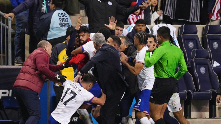 Batalla campal entre dos selecciones que jugarán el Mundial 2026: la agresión de un futbolista a dos rivales