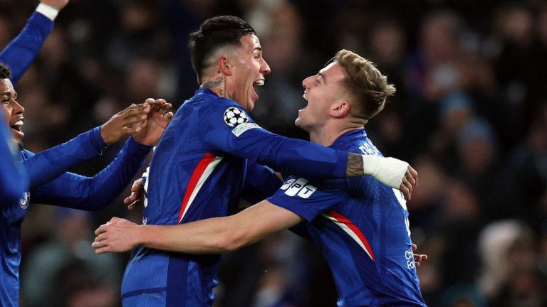 El Chelsea de Enzo Fernández venció 3-0 al Barcelona y se metió en puestos de clasificación a octavos en la Champions League: todos los goles