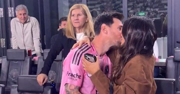 El beso de Messi a Antonela Roccuzzo en medio de los festejos del Inter Miami por el pase a la final de la MLS