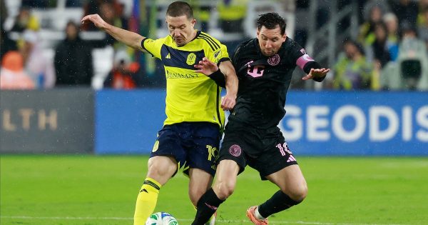 Con un gol de Messi, Inter Miami perdió 2-1 ante Nashville y definirá el pase a cuartos de local por los Playoffs de la MLS