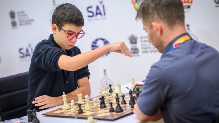 Faustino Oro eliminó a un gran maestro croata y es el único argentino que sigue en carrera en la Copa del Mundo de Ajedrez
